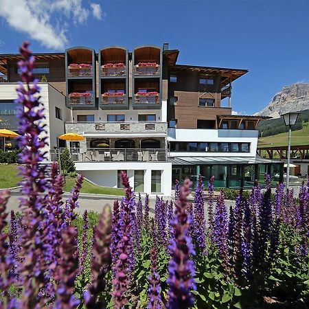Hotel Ciasa Soleil La Villa  Exteriör bild