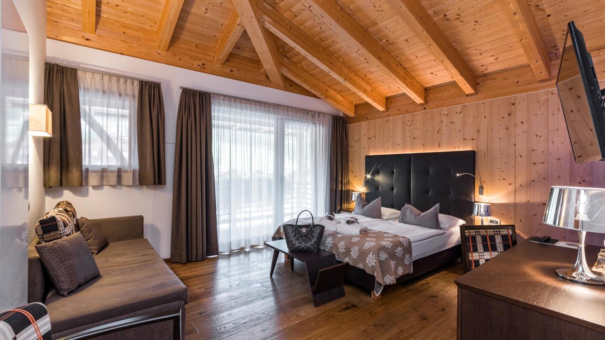 Hotel Ciasa Soleil La Villa  Exteriör bild