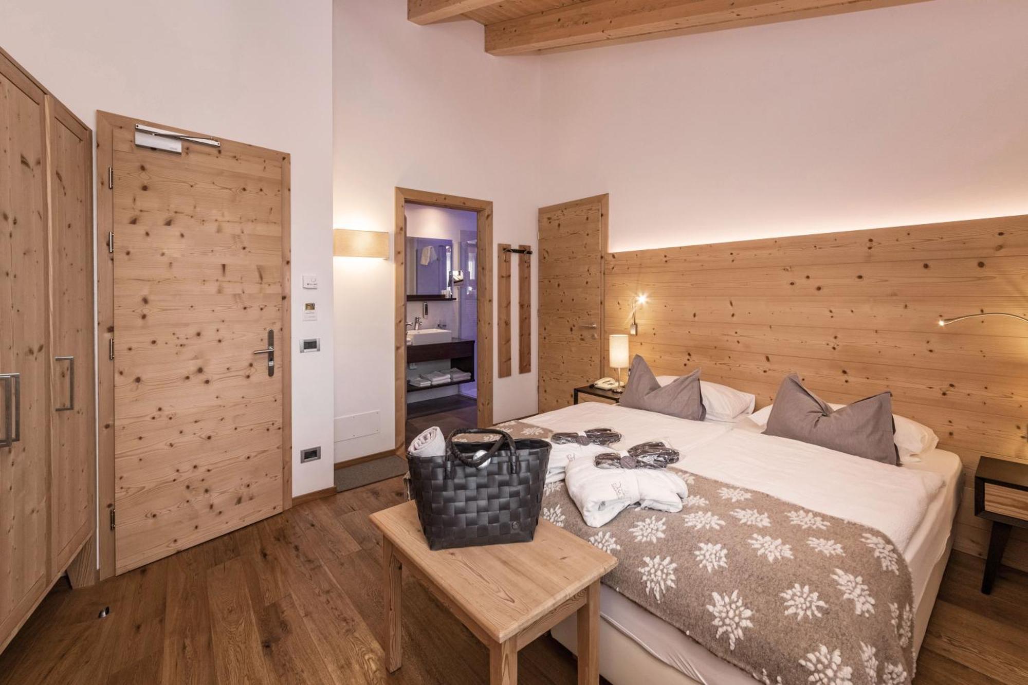 Hotel Ciasa Soleil La Villa  Exteriör bild